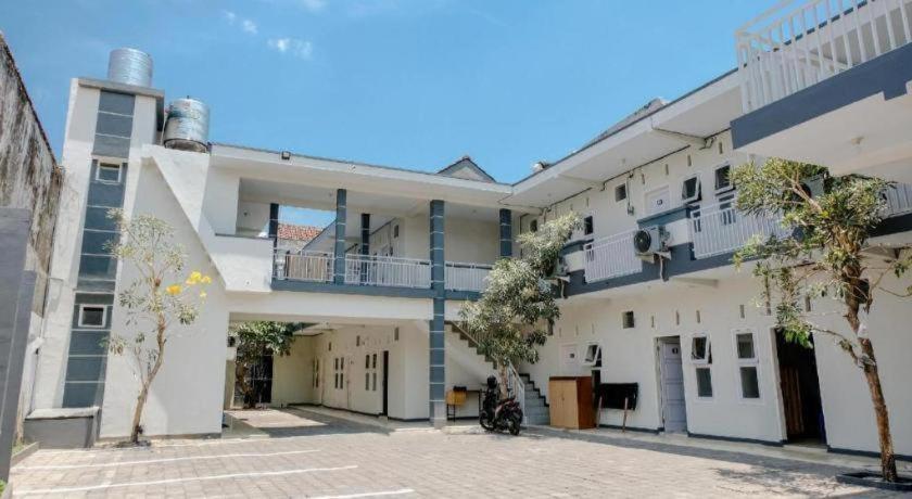 Jembel Capital O 1475 Oemah Jawa Family Residence מראה חיצוני תמונה